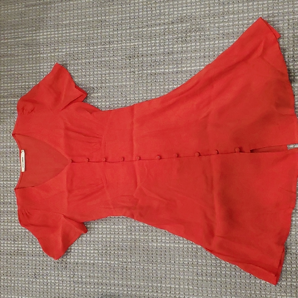 Short-sleeve button-down red dress